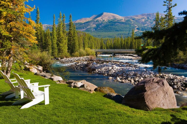 Lakefront Cabins for Rent in Alberta