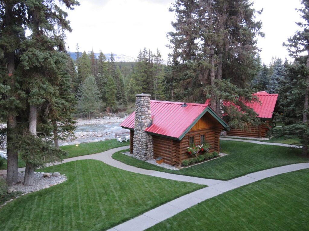 Lake Louise cabins
